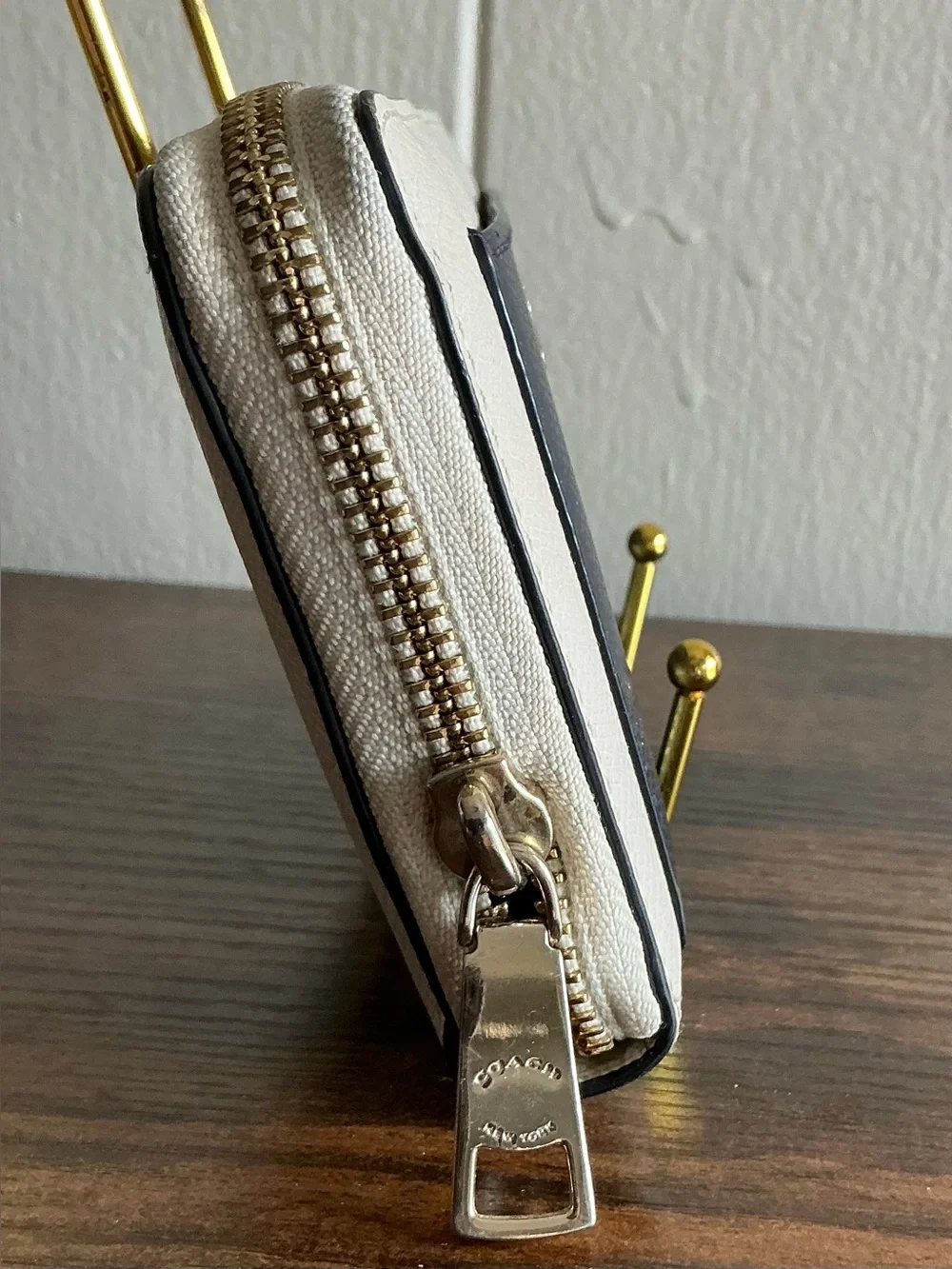 Rare two-tone Coach accordion zip around chalk white navy blue Leather Wallet